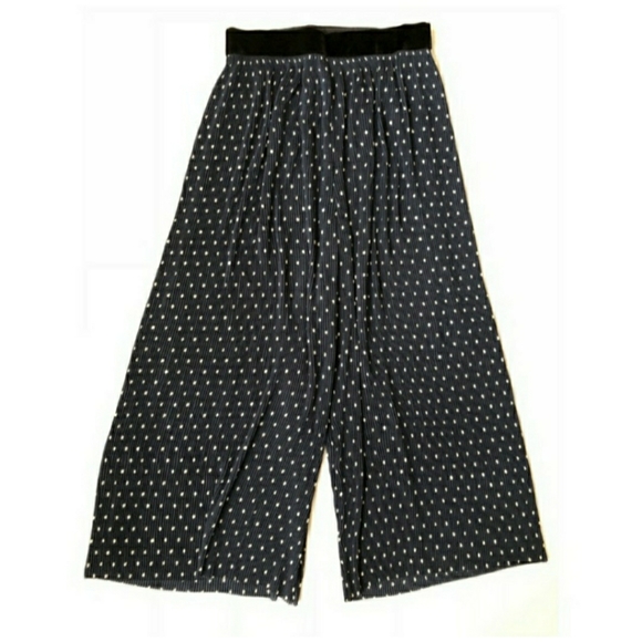Zara Basic Pleated Polkadot Culottes - Picture 2 of 11
